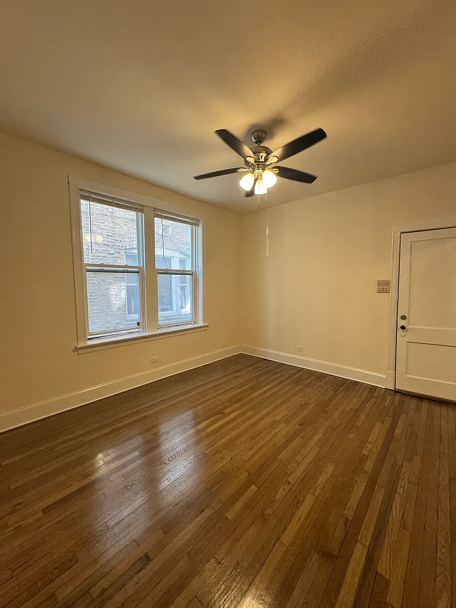 Building Photo - 2145 W Division St #1