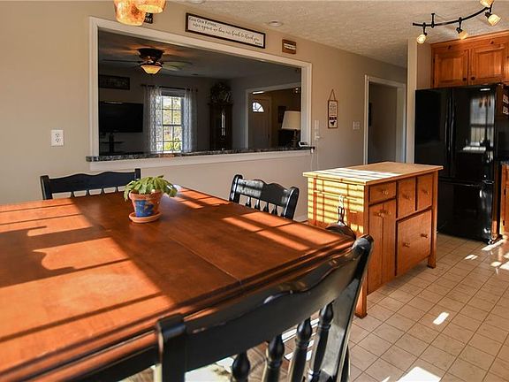 5th image of 40 Mann Hill Farm Ct