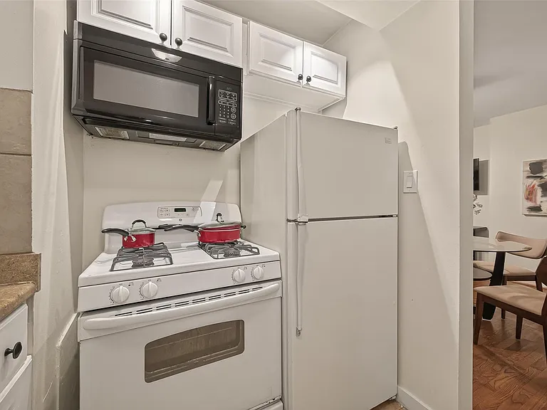 2021 Southgate Blvd #4 — Photo 9