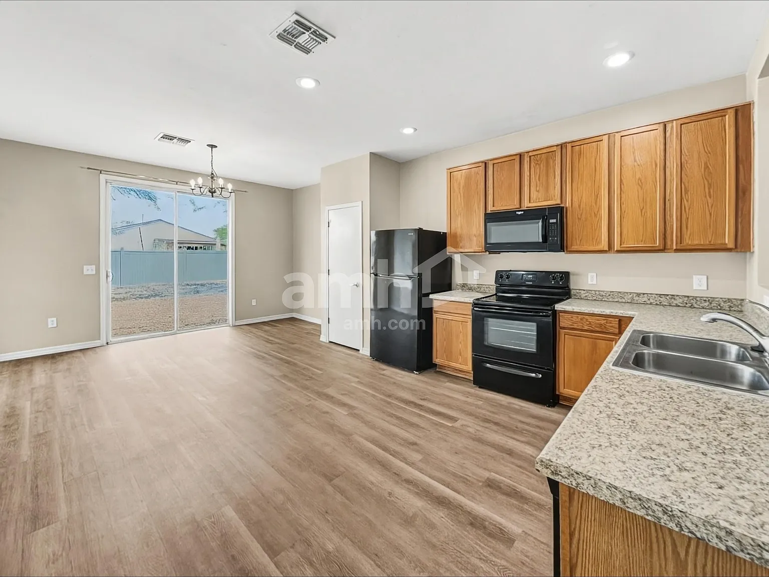 4 bed, 2.0 bath, 1602 sqft, $1,810 — Photo 3
