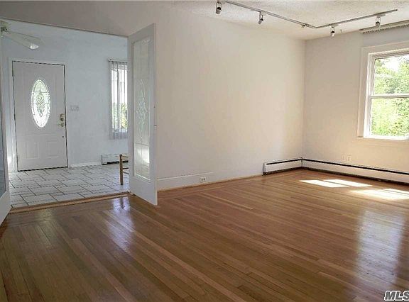 3rd image of 119 Eleven St