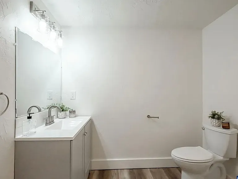 690 W Morton St — Photo 20