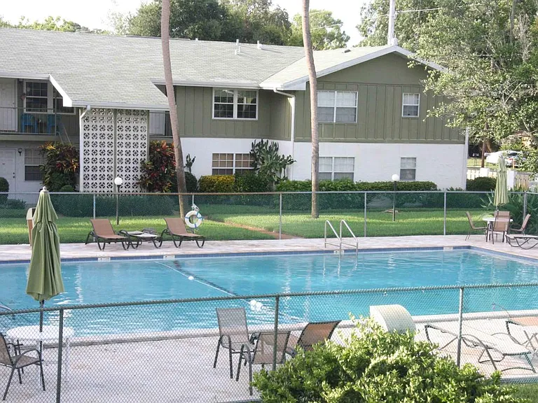 840 Center Ave #12 — Photo 1