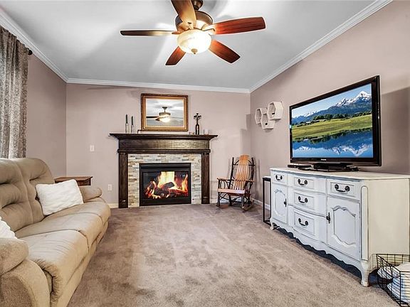 3rd image of 2424 Agassiz Dr