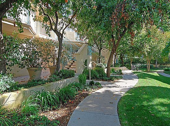 2nd image of 24103 Del Monte Dr Unit 431