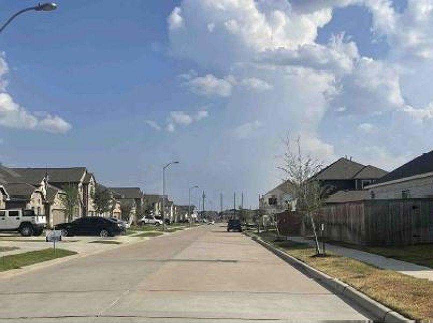 Exterior Neighborhood (street photo)