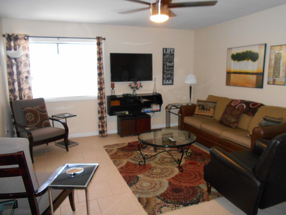 Living Room w leather recliner, Sofa, 2 lounge chairs