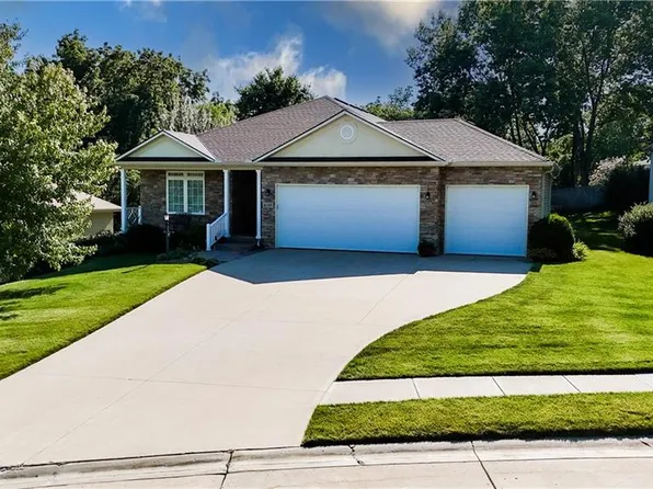4103 Hidden Valley Dr, Saint Joseph, MO 64506