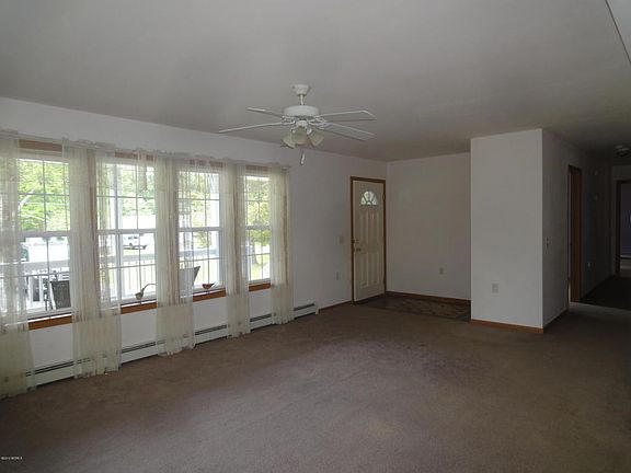 4th image of 44 Cedar Hill Dr