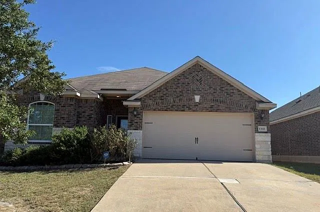 3 bed, 2.0 bath, 1735 sqft, $1,895 — Photo 1
