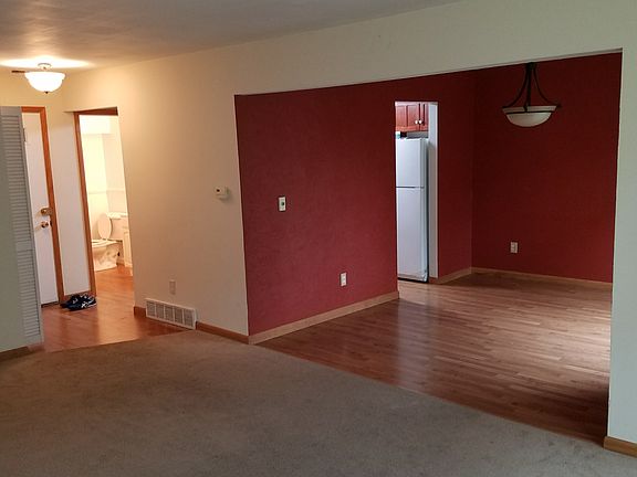 3rd image of 32 Willard Dr