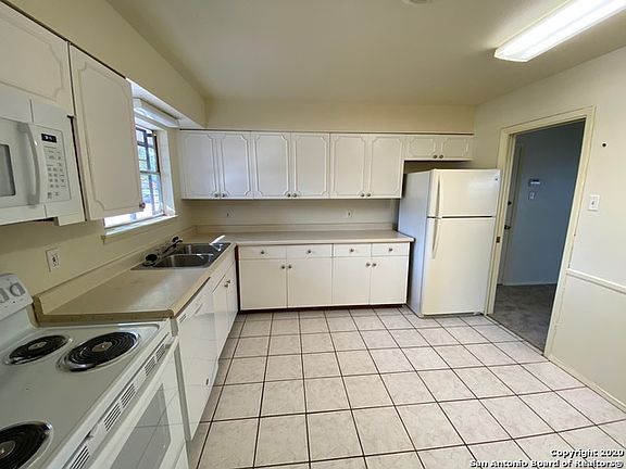 5th image of 227 Dartmoor St