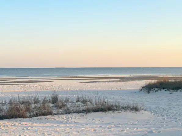 2425 Hewes Ave, Gulfport, MS 39507