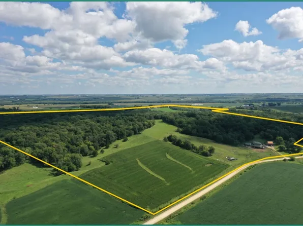 647 Wapsi Banks Rd, Central City, IA 52214