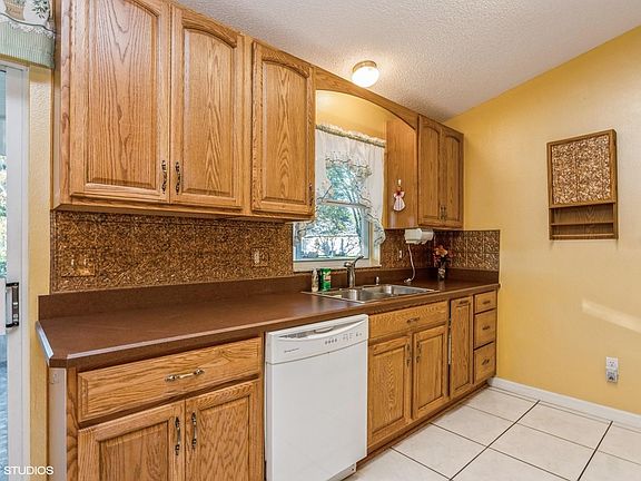 5th image of 8 Lake Jackson Ct