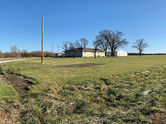 2nd image of 774 E 2200th Rd
