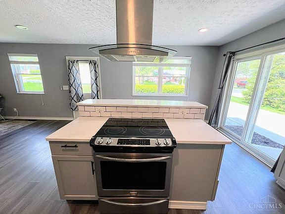 3rd image of 8150 Queens Ave