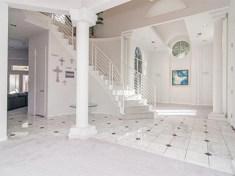 18007 Rock Branch Dr — Photo 2