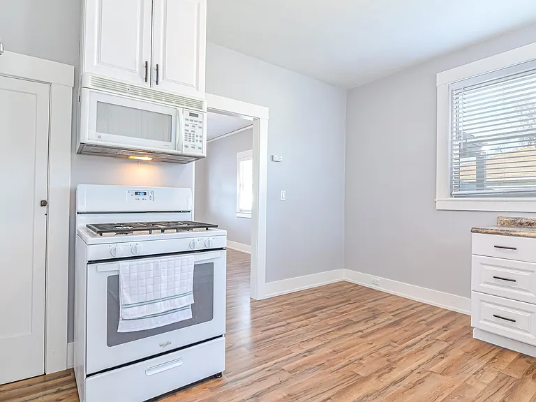 364 N M St — Photo 18