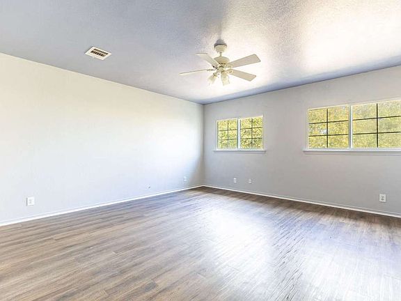 4th image of 1422 Meadow Pkwy #1422