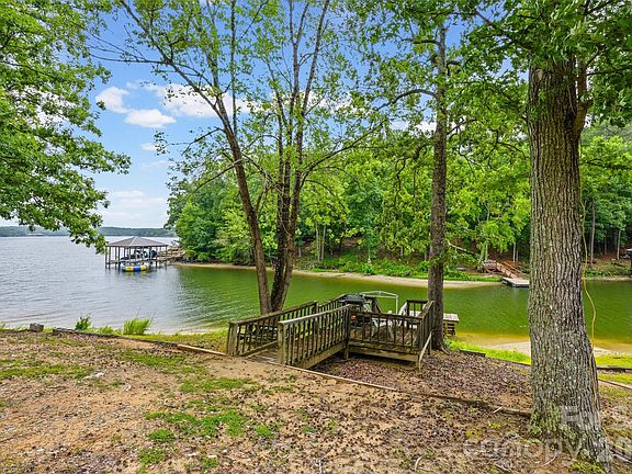2nd image of 2071 Chameleon Rd #156