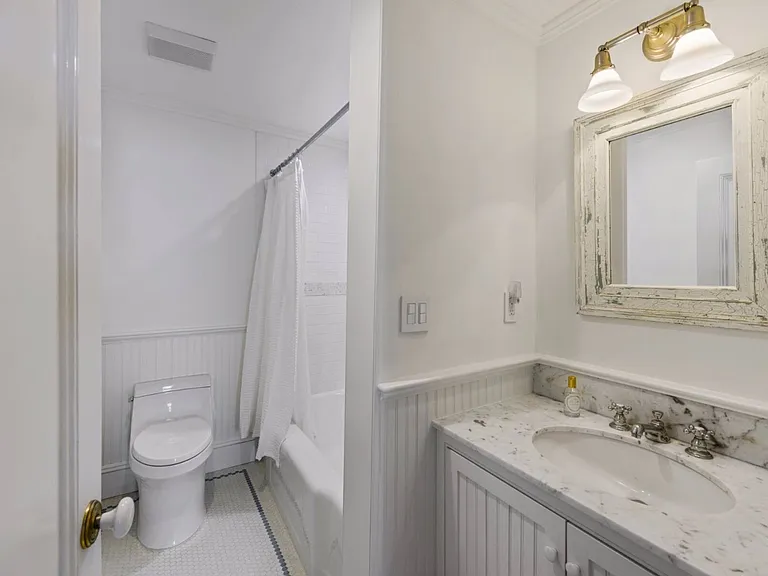 135 Meeting House Ln — Photo 25