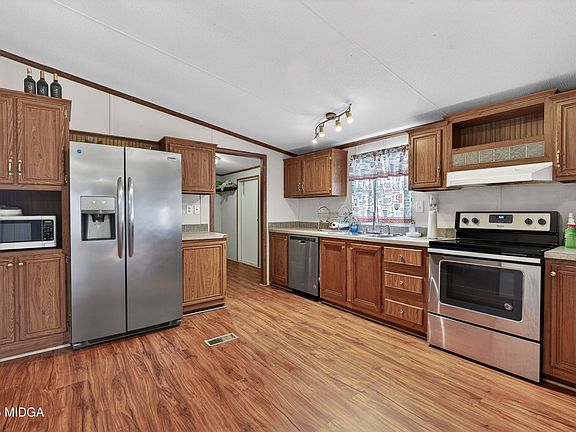 3rd image of 157 Linstead Dr