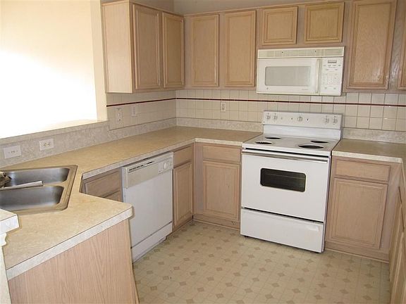 3rd image of 800 Heritage Ct