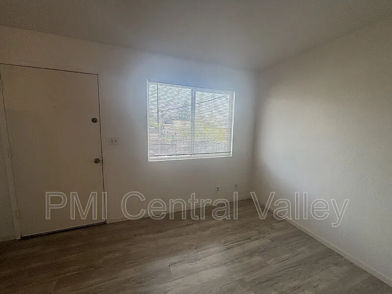2 bed, 1.0 bath, 907 sqft, $1,700 — Photo 3