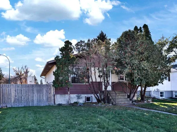 1256 10th Ave N, Lethbridge, AB T1H 1K4