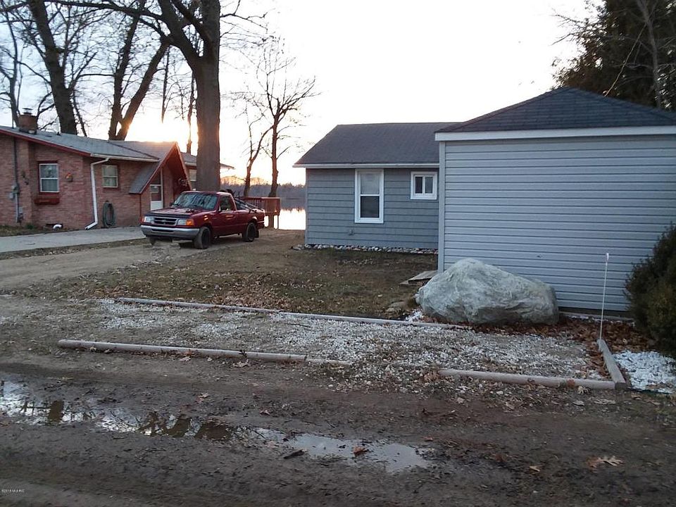 2nd image of 4741 Lakeview Dr