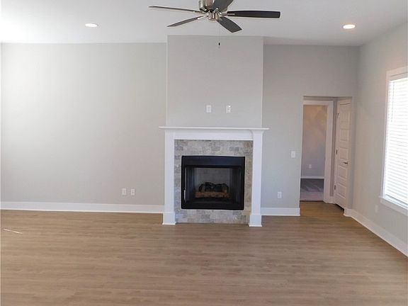 3rd image of 374 W Taverner