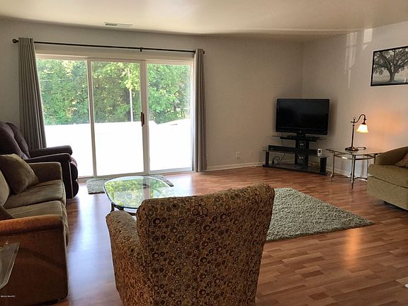 5th image of 3622 Lakeshore Dr