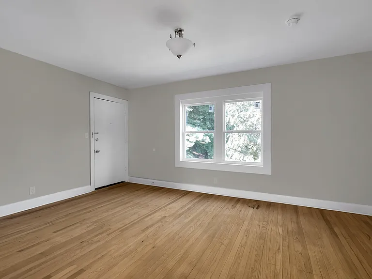 Berkshire Apartments — Photo 9
