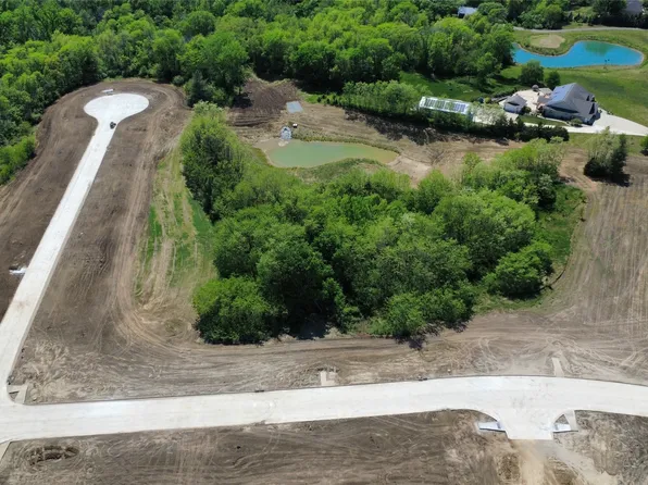 1679 E Autumn Trail Cir, Polk City, IA 50226