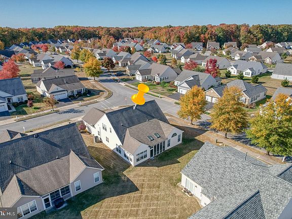 4th image of 701 Somerset Ln