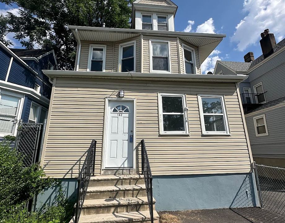 1st image of 162 S Clinton St #2