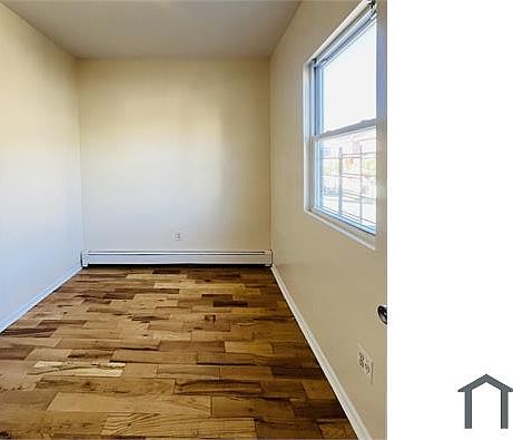 4th image of 319 Beach 44th St #2