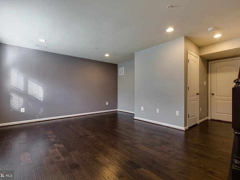 1314 Hawthorn Dr — Photo 33