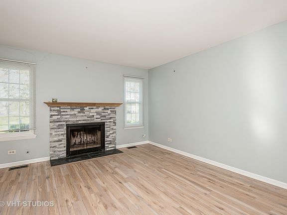 3rd image of 1800 Quaker Hollow Ln #1800