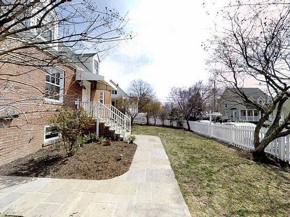 4th image of 2716 Memorial St