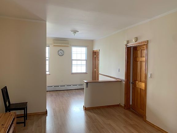 3rd image of 172 Newell St Floor 2