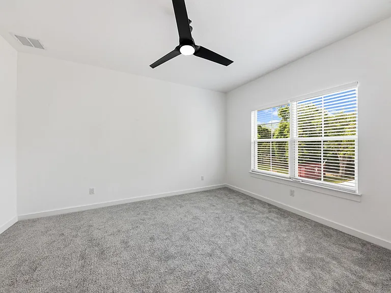 158 S Academy Ave — Photo 19