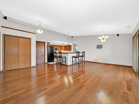 4th image of 7800 W 89th St APT 303