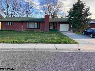 514 Valley View Dr, Scottsbluff, NE 69361