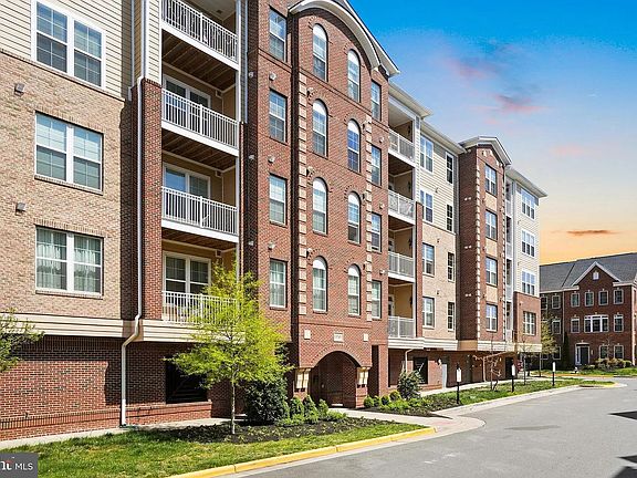 5th image of 13740 Endeavour Dr APT 201