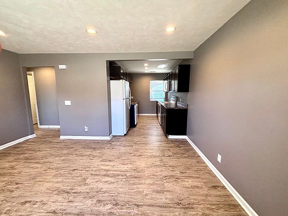 3rd image of 3222 S 40th St
