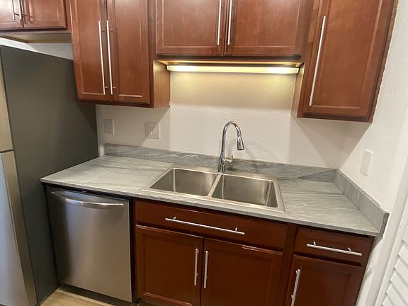 4th image of 921 E Hillview Dr APT A