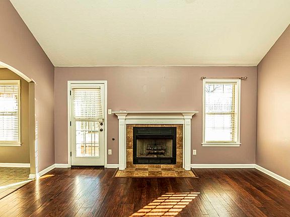 4th image of 400 Haley Ln