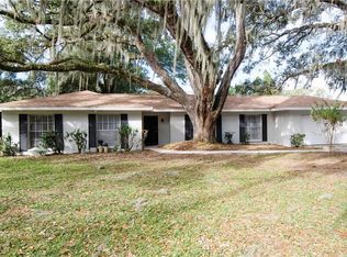 1102 Meadowcrest Dr, Valrico, FL 33594